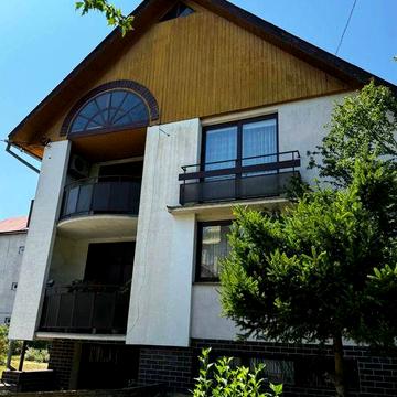 Продаж просторого будинку в Компотному районі!