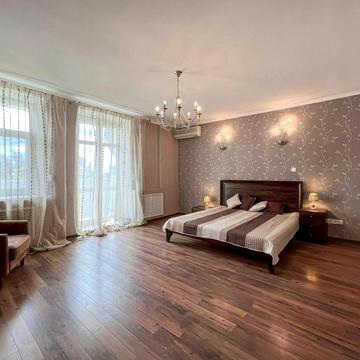 Академіка Богомольця вул., 7/14