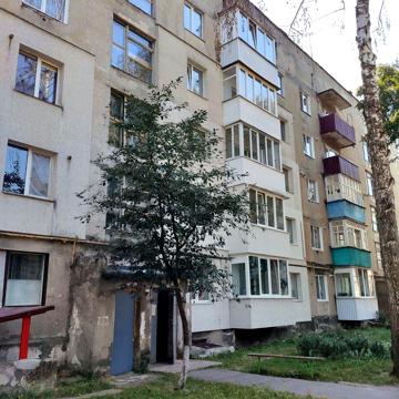 Продам квартиру 3-х кімнатну 65м2, 5 поверх, стан жилий, середина.