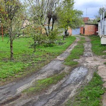 Продам  2х  кімнатну квартиру район Рокитне вул Саксаганского 5.