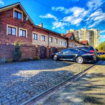 ТАУНХАУС в Києві.  Продаж від власника