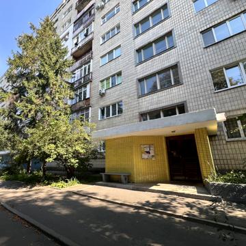 Михайла Грушевського вул., 34а