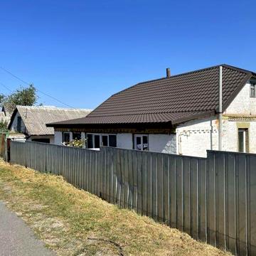 Будинок із земельною ділянкою