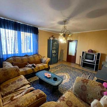 Продаж трикімнатної по вул.Легоцького
