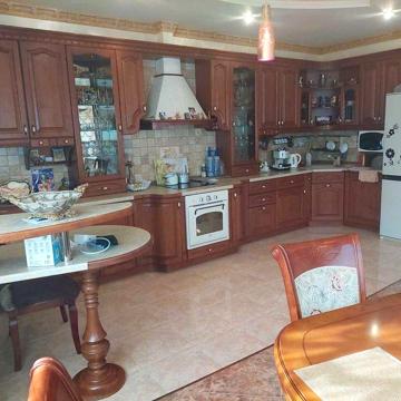 Продаж двухповерхового будинку