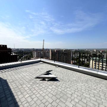 Продам Здану Дворівневу квартиру з терасою з видом на Гори та Центр ЖК Княгинин