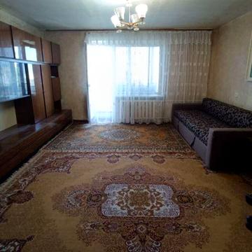 Продаю трикімнатну квартиру вул. Пятницька