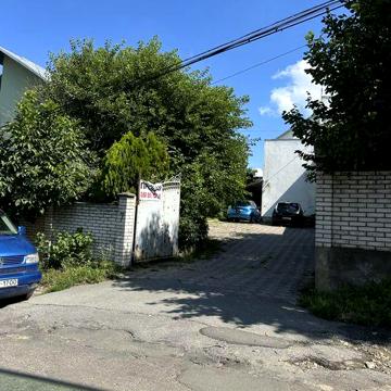 Продається будинок в центрі міста