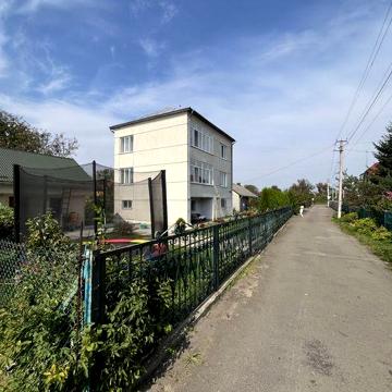 Продаж будинку у місті Городок