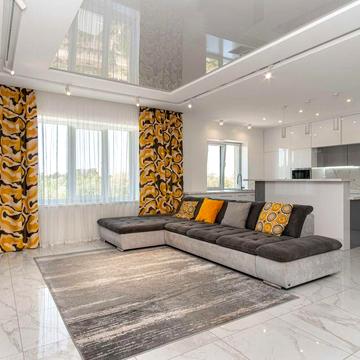 Ексклюзивна квартира з дизайнерським ремонтом на березі річки