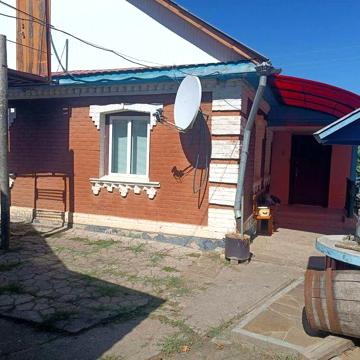 Продам будинок з великим подвірям