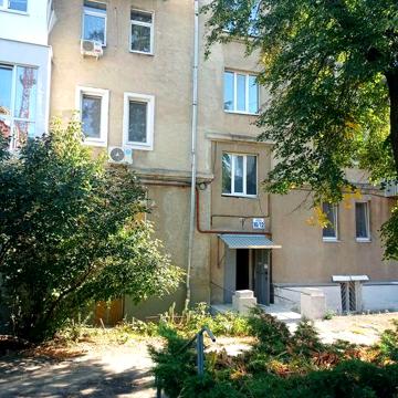 Продам 1/2 части квартиры Центр
