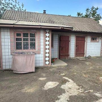 Продаж будинку в Сутисках