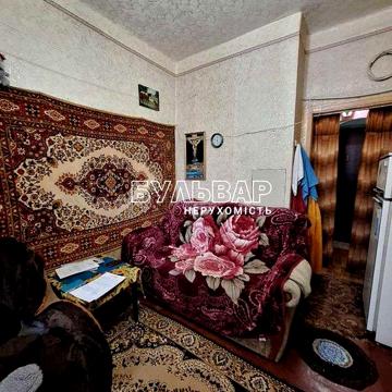 Продам гостинку, м. им.Масельского, по адресу Библика, 1