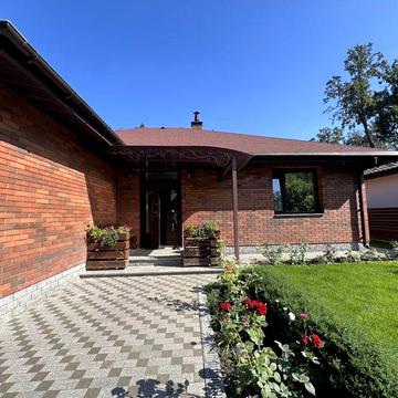 Продам будинок в центрі Бучі. Сертифікат ТАК!