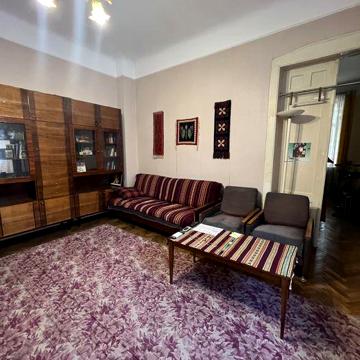 Продаж 3 кімнатної квартири з підвалом та горищем в центрі