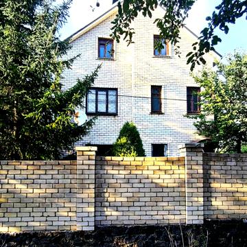 Весняна, 4