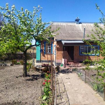 Продам дім або під забудову на березі річки.