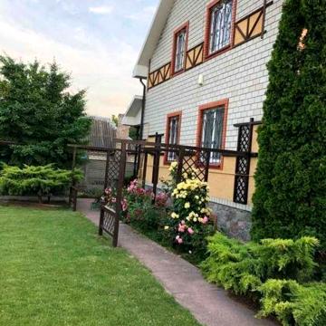 Будинок 250м2 цегляний великий гарний двір