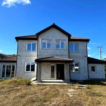 Продам будинок 235 м2 в селі Нове,вул.Козацька,газ опалення,світло є !