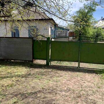 Продається дім в місті Кобеляки.