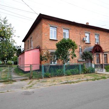 Простора 2-кім квартира з індивідуальним опаленням та гаражем, центр!