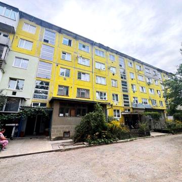 Продається 3-кімнатна квартира. Чортків