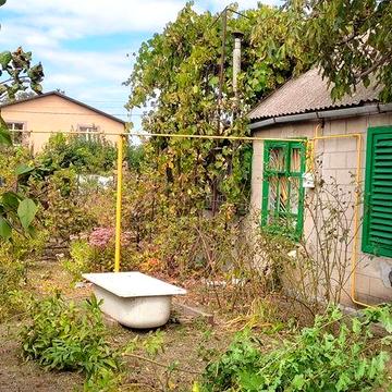 Будиночок с гарною ділянкою в гарному місці