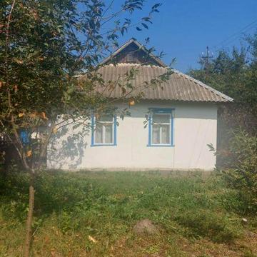 Продається будинок з земельною ділянкою в селі Скочище