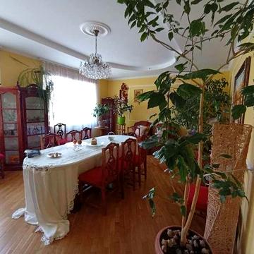 Просторий будинок в районі Львівського повороту