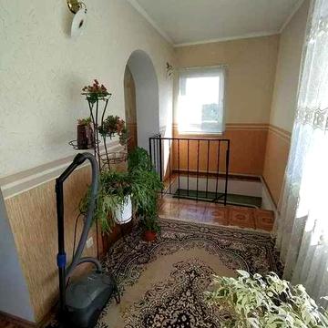 (13) Продам капітальний 2-поверховий будинок.