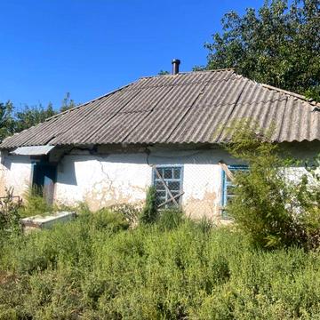 Старий будинок із земельною ділянкою
