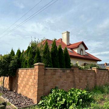 ТЕРМІНОВИЙ ПРОДАЖ! с. Боголюби 2пов. 307м2, 10сот. Єврорем.,меблі!