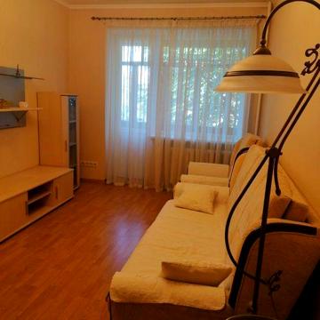 Продам срочно свою 2-комнатную Печерск,пер Арсенальный-с мебелью.