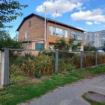 Продам 2-х поверх. квартиру з зем.діл. 8,85 с (в 2-х квартирн.будинку) ЖК -