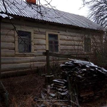 Продається старий будинок на площі 25 соток.