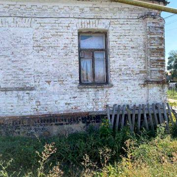 Продається будинок квартирного типу в м. Богуслав біля базару.