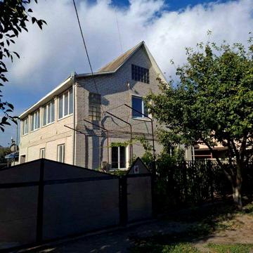 Продаж двоповерхового будинку