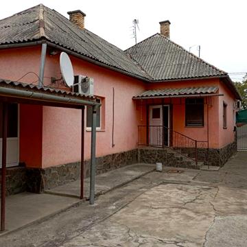 Будинковолодіння: комерція + житло 210 м2 Берегово Бако Габора 109