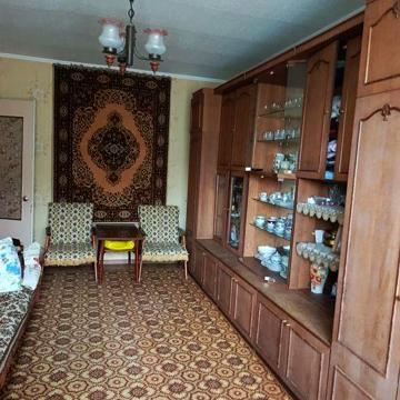 Продається 3- кімнатна квартира ( Військовіе містечко)