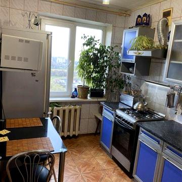 Здається 3 кімнатна квартира на 5-Зарічному .