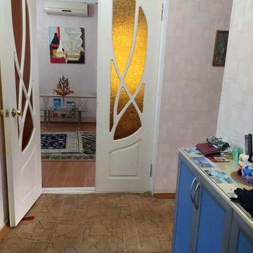 Продам 3-х кімнатну кв. центр сталінка (біля лялькового театру)