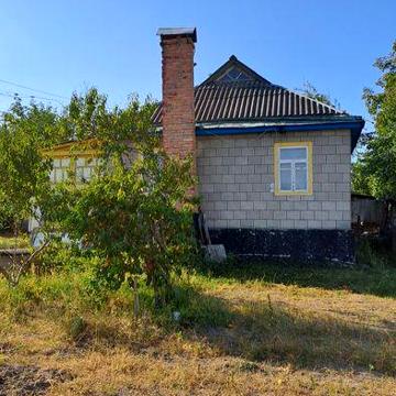 Продам будинок  в місті.