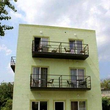 Дом , 13 фонтана , миниотель , 22 комнаты , пешком до моря 10 минут .