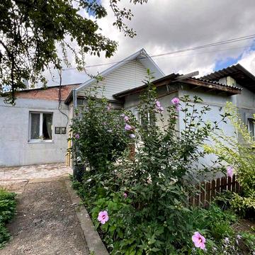 Продаж приватного будинку на дві половини