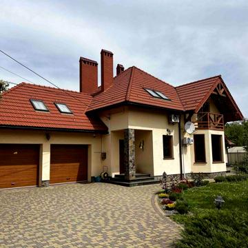 Продається сучасний двохповерховий будинок