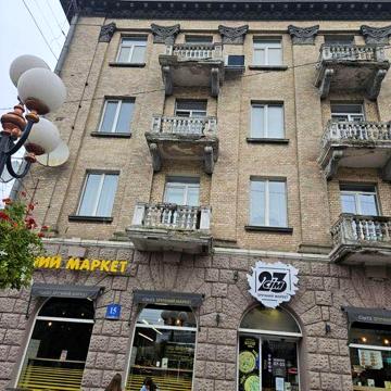 Продаж трьохкімнатної квартири.