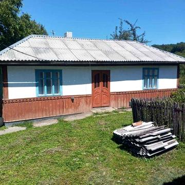 Продається будинок із земельною ділянкою
