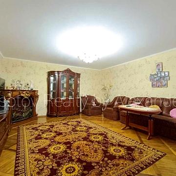 Французский б-р: продам дом на две 2 ком квартиры в престижном районе!