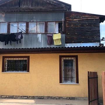Продається трьохкімнатна квартира,яка складається з двох квартир